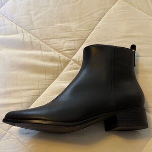 IDIFU Sleek Black Ankle Booties Never Worn Size 5